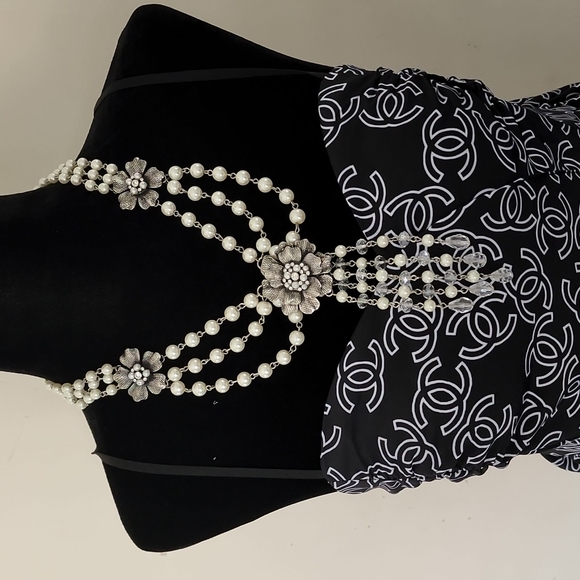 NWT Pearl and Silver Elegance Necklace - Picture 2 of 8